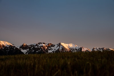 白昼雪山